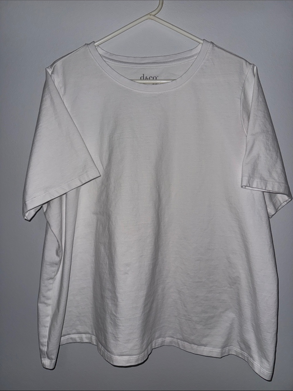 d&co Women’s White Crewneck Short Sleeve Tee
